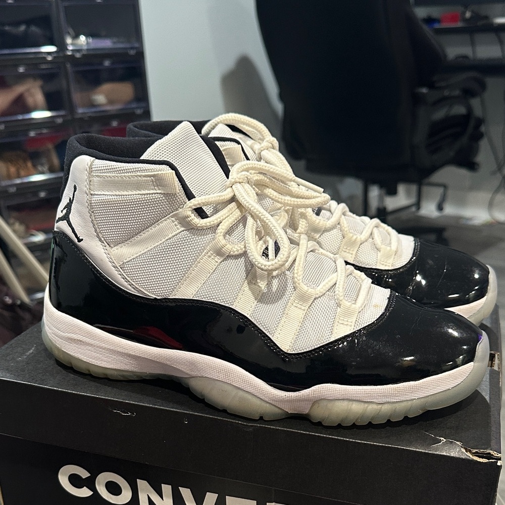 2018 Air Jordan Black and White Concord 11